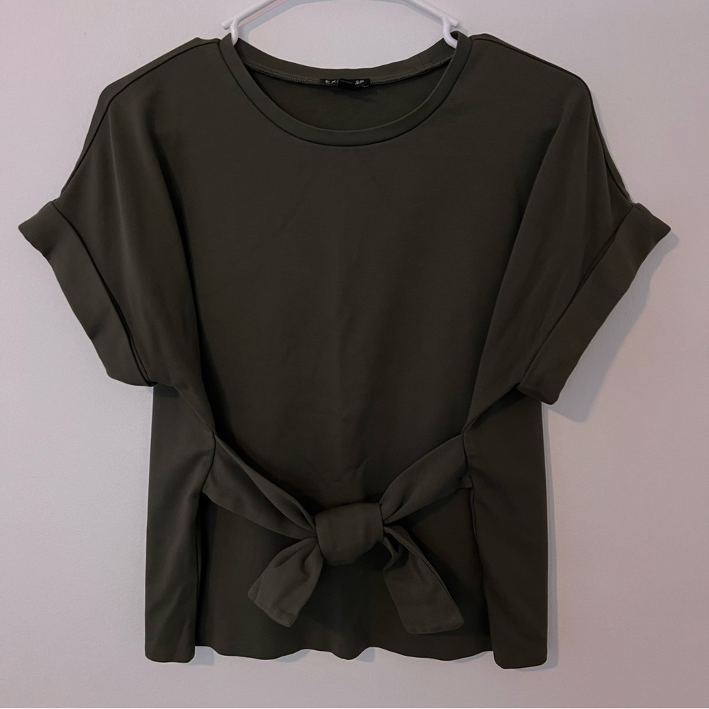 BANANA REPUBLIC Crew Neck Tie Front Tee